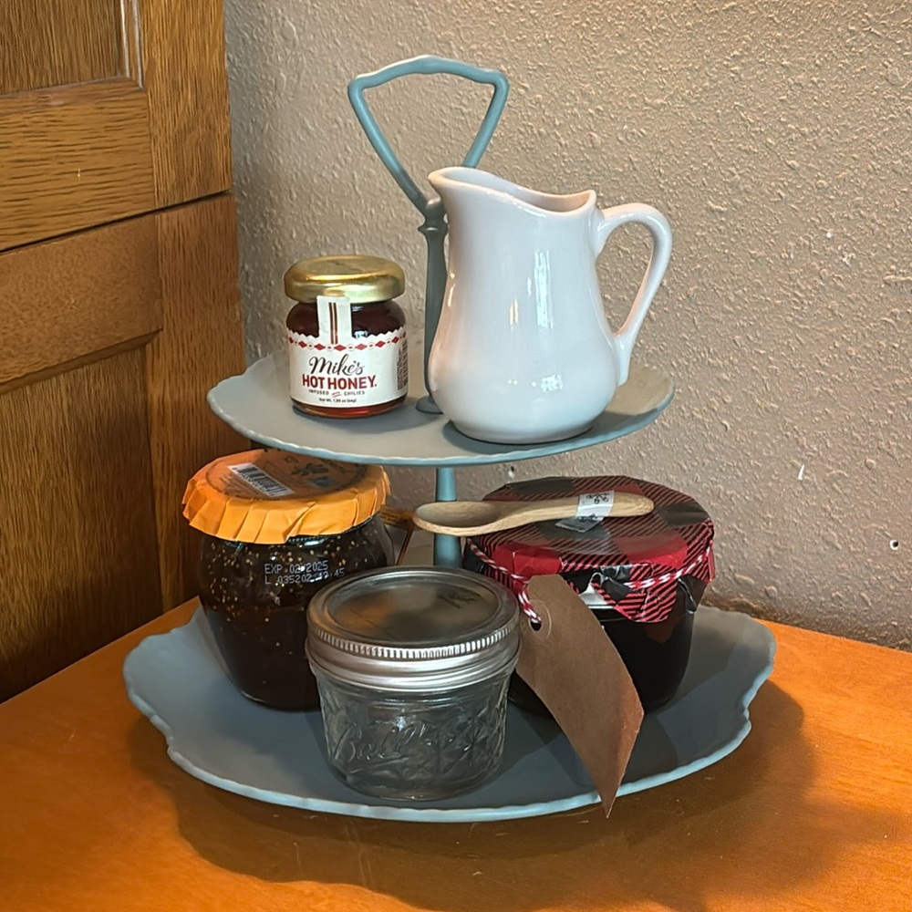 2-Tiered Display Tray